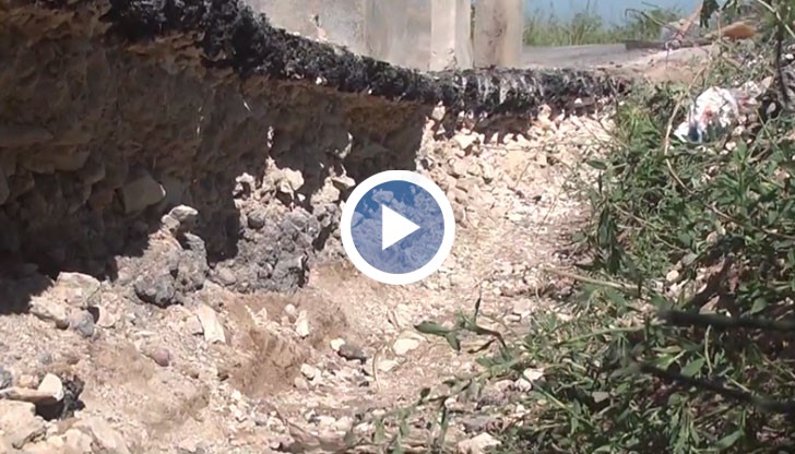 Започнаха ремонт на пропадане и дупка в участък от велоалея до блок 302 в квартал "Чародейка"