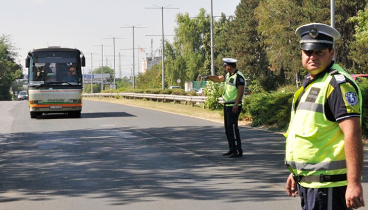Пътнически автобус по линията София - Дулово остана без знака си за технически преглед