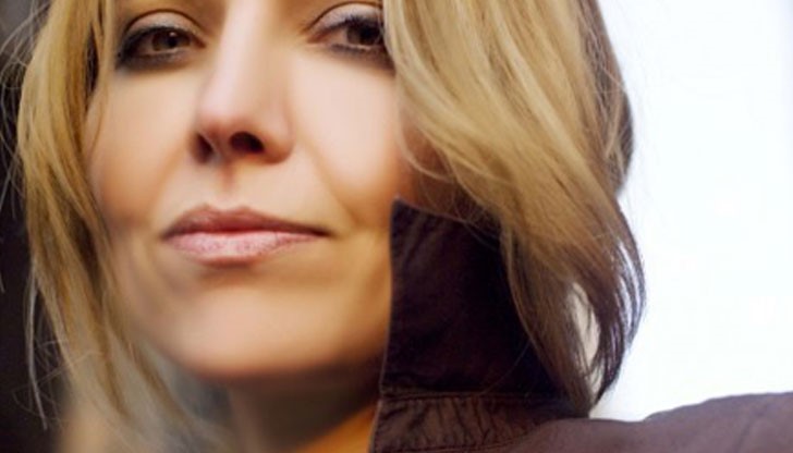 Турската писателка смята, че събитията от миналата седмица са "пирон в ковчега на турската демокрация" Турската писателка смята, че събитията от миналата седмица са "пирон в ковчега на турската демокрация"