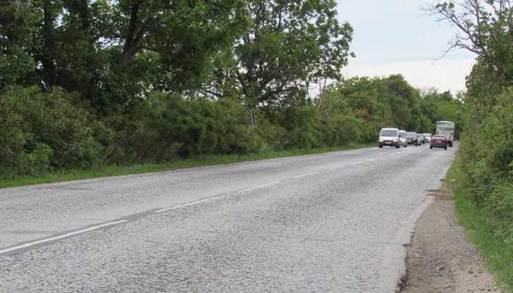 В района на Две могили е задимено заради запалена растителност в района на пътя
