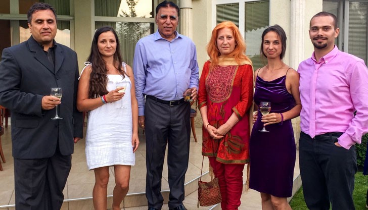 Екипът на BMST ще са радва да  приеме новото попълнение от ученици по йога през следващата 2016 -2017 учебна година