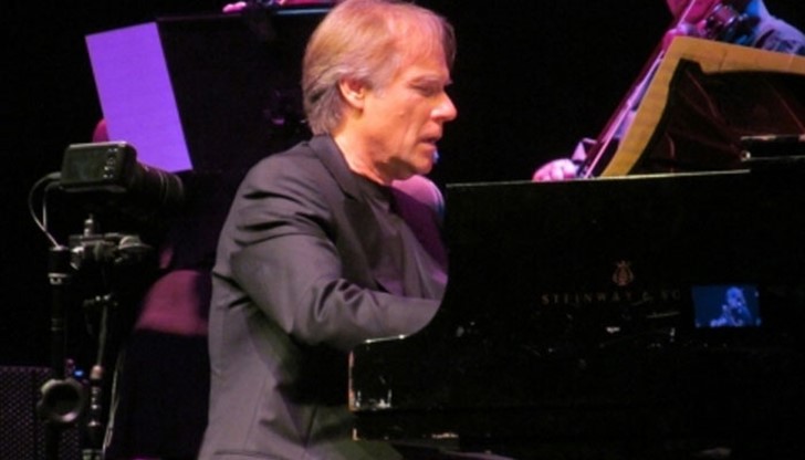 Концертът беше в две части, като първата приключи с аранжимент на песента „Хубава си, моя горо“ Концертът беше в две части, като първата приключи с аранжимент на песента „Хубава си, моя горо“