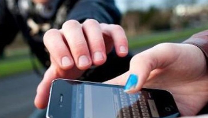 14-годишното момиче излязло в 7 сутринта за сутрешния си крос, когато била ограбена от непознат