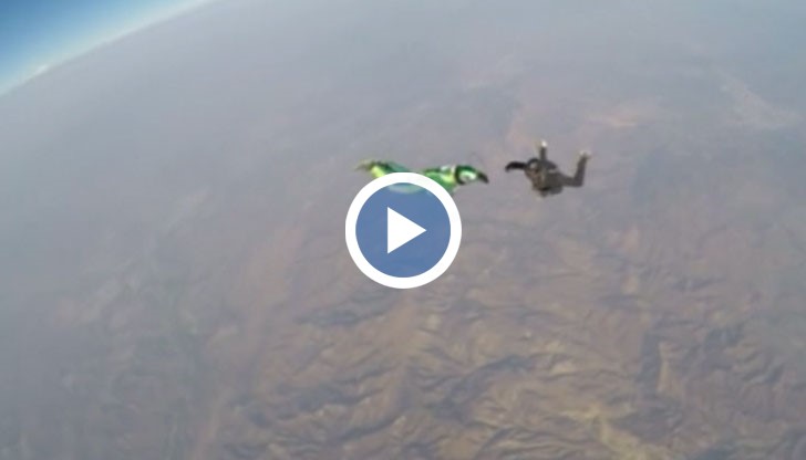 Падна върху мрежа, опъната от строителни кранове, равна по площ на една трета от футболно игрище