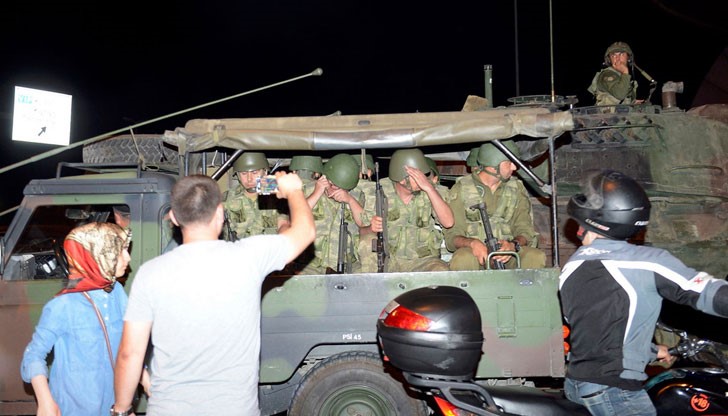 Близо 6000 са задържаните до момента в Турция след осуетения опит за военен преврат