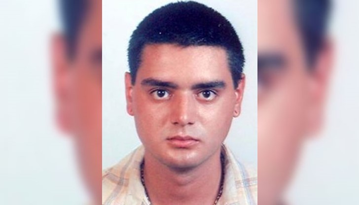 Полицията издирва 28-годишният Кристян Гочев, който е наркоман