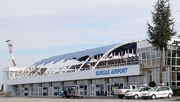 Хората прекарали нощта на летището Хората прекарали нощта на летището