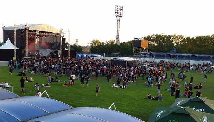 Само 600 души на рок феста в Каварна