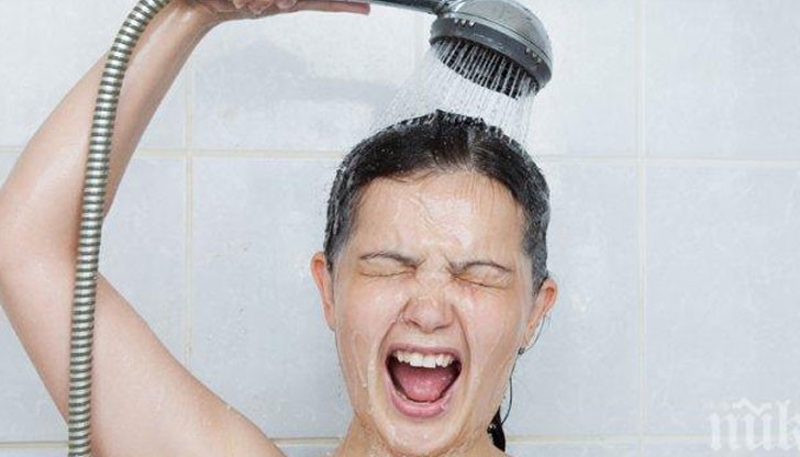 студеният душ дава енергия на тялото студеният душ дава енергия на тялото