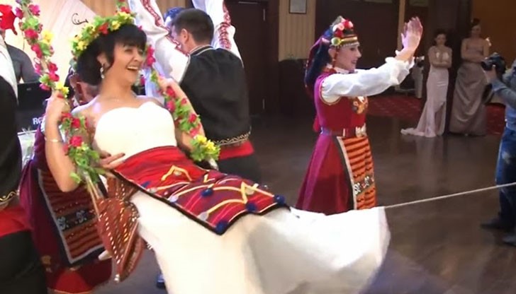 Широко известен факт е, че жената избира мъжа Широко известен факт е, че жената избира мъжа