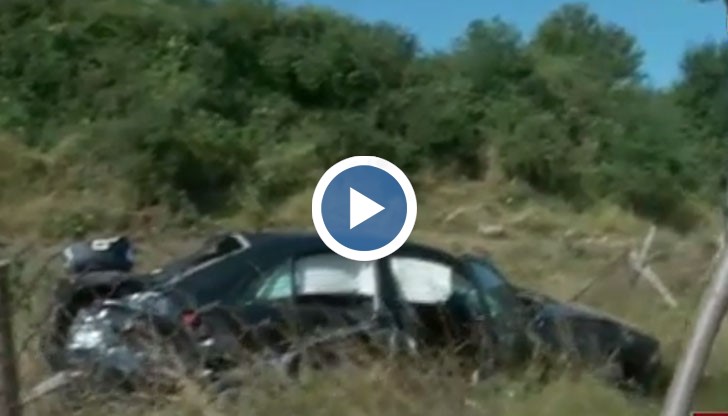 Колата, причинила трагедията, е излетяла от моста и е паднала в дерето