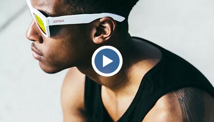 Те разполагат със слушалки, които работят чрез вибриращ звук, преминаващ през черепа и вътрешното ухо