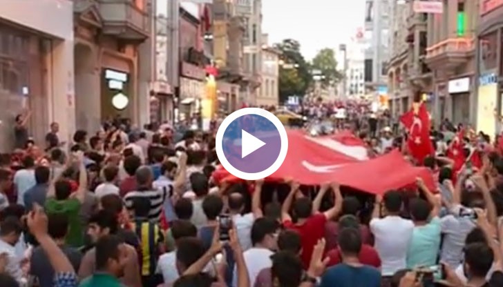 За много турци 16-и юли се превърна в празник на независимостта
