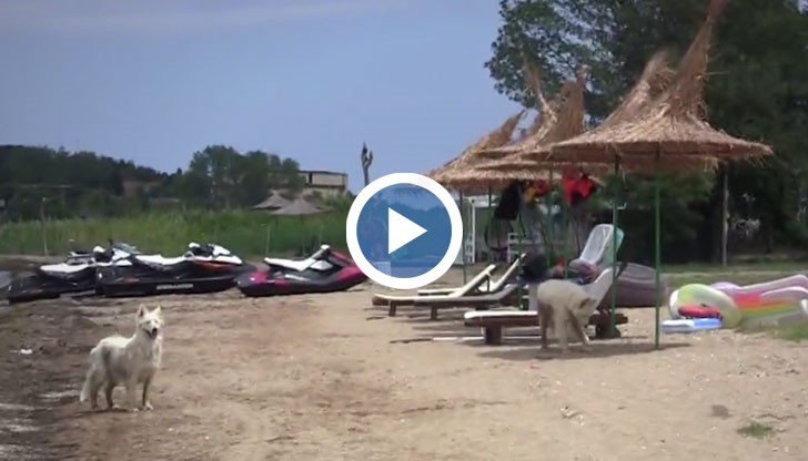 Плажът в Атия е окупиран, достъпът до него е възпрепятстван напълно незаконно