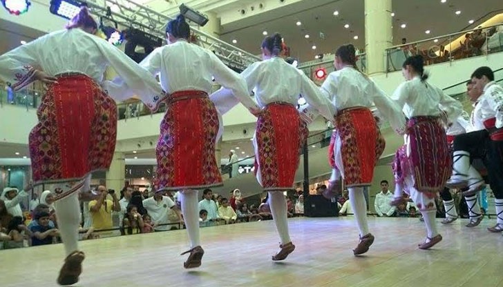 Там те представиха танцова адаптация на българска фолклорна сватба