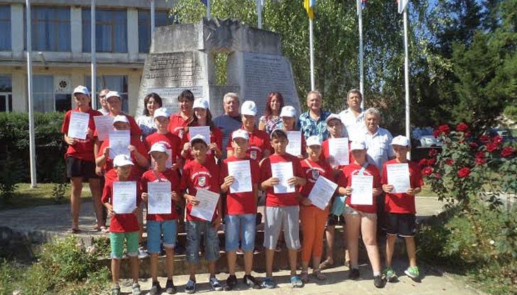 Участниците в Лятна академия „Родолюбие“ получиха удостоверения за придобиване на знания и опит за действия в екстремни ситуации