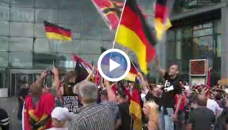 Няколко хиляди души се събраха на протест в Берлин и скандираха „Меркел да си ходи“
