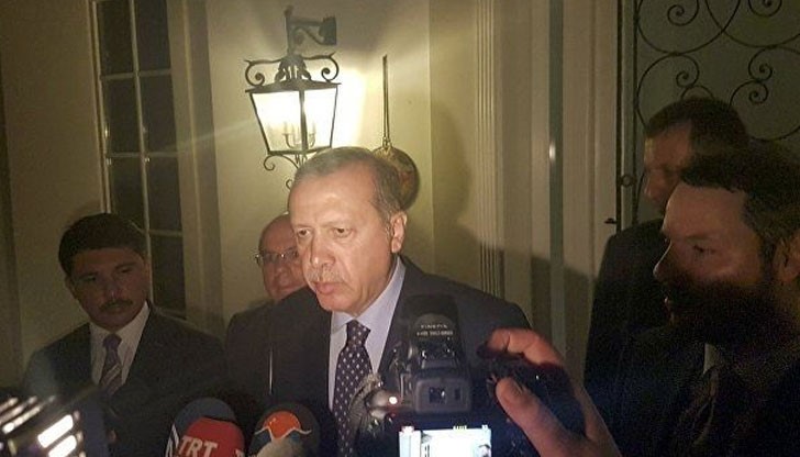 Самолетът на Ердоган вече е кацнал в Истанбул, ескортиран от бойни самолети Ф-16