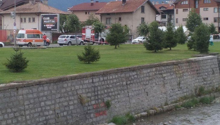 Мъжът е със счупен череп след падане от 4-ри метра в реката