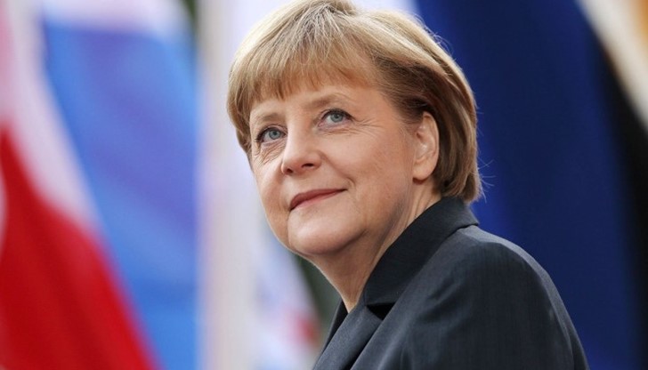 Меркел печели повече от френския президент Франсоа Оланд