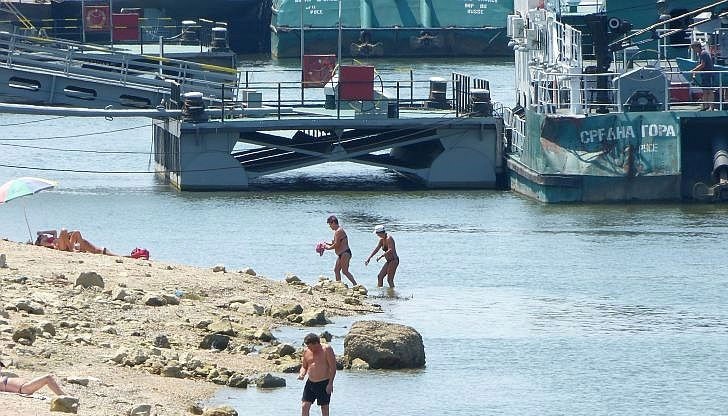Забраната за къпане в Дунав е целогодишна, а общината е поставила многобройни табели по брега