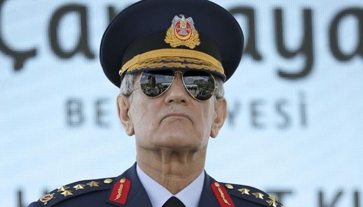 Генерал Акън Йозтюрк, сочен за лидер на метежниците в Турция, е задържан