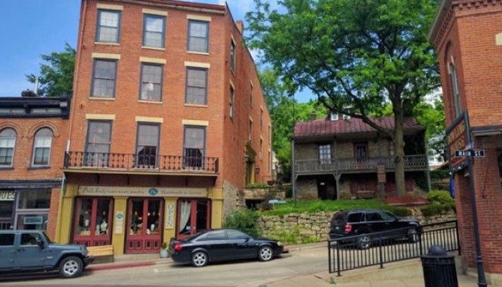 На снимката се крие кон, а Вие трябва да се опитате да го намерите за пет секунди