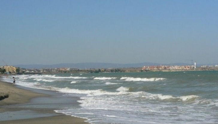 М.С. от Казанлък влязъл в морето с детски сърф, майка му се опитала безуспешно да го спаси