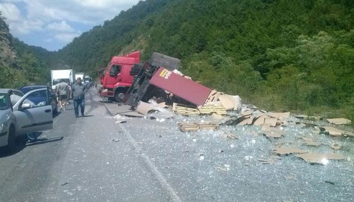 Коли пукали гуми, виновникът твърдял, че спирачките му отказали