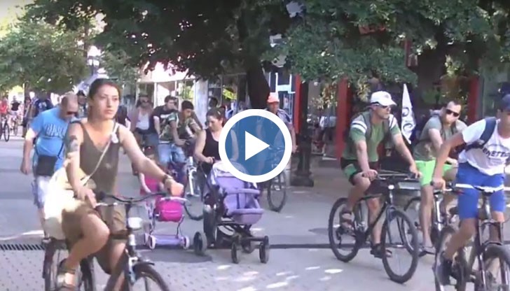 Велосипедистите показаха, че могат да се движат безопасно сред пешеходци и майки с деца