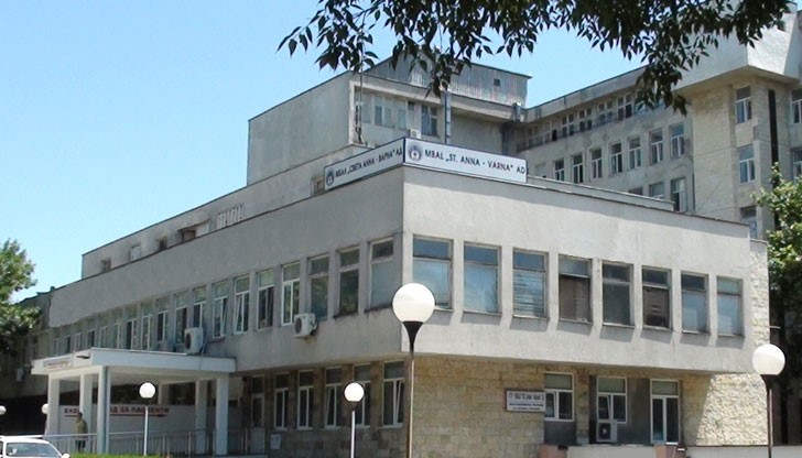 ТИР пука гума и блъска челно "Опел"