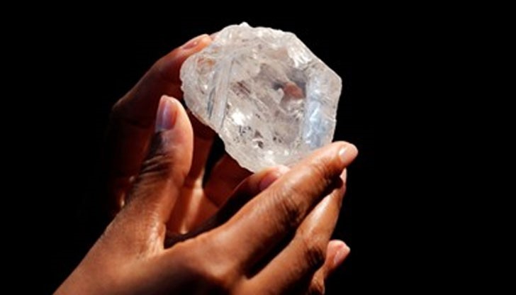 Смята се, че диамантът е на над 2,5 милиарда години