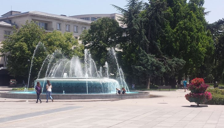 Температурите в по-голямата част от страната още малко ще се понижат и максималните ще са между 25° и 30° Температурите в по-голямата част от страната още малко ще се понижат и максималните ще са между 25° и 30°