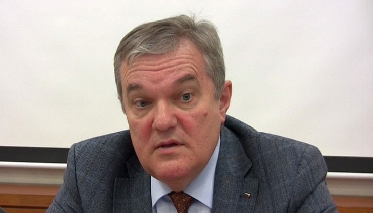 Румен Петков: Може ли да се изсипят на границата половината правителство, в това число вътрешният министър