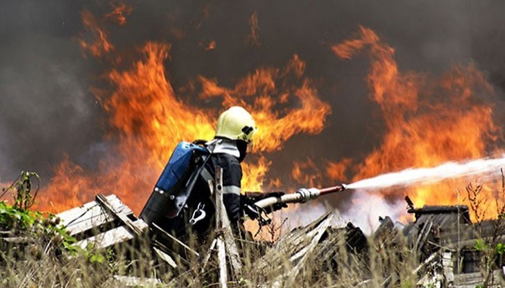 Най-вероятната причина за възникналия е небрежност при боравене с открит огън Най-вероятната причина за възникналия е небрежност при боравене с открит огън