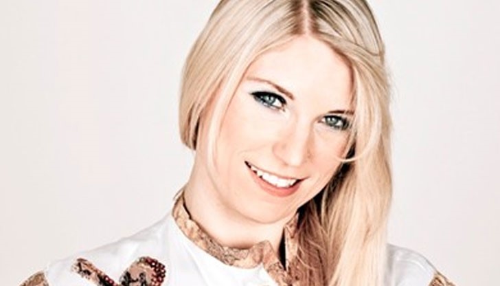 Солистките на концерта, които ще се превъплътят в Агнета и Ани-Фрид, са гостенките от Германия Надин Кюн и Анете Хесел Солистките на концерта, които ще се превъплътят в Агнета и Ани-Фрид, са гостенките от Германия Надин Кюн и Анете Хесел