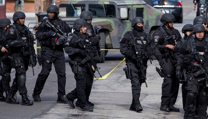Началникът на полицията на Далас заяви, че по първоначални данни двама снайперисти са стреляли по полицаите
