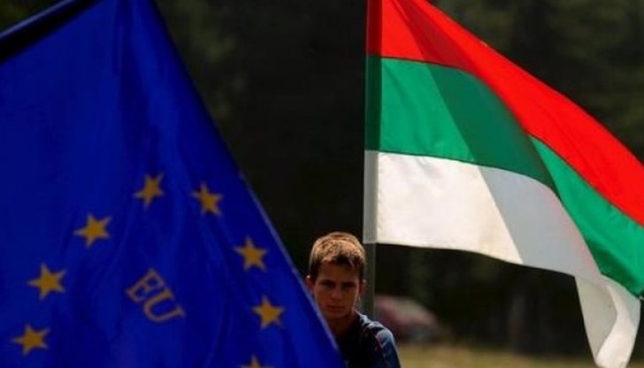 Позицията на българите в подкрепа на членството в Европейския съюз (ЕС) намалява до 57%