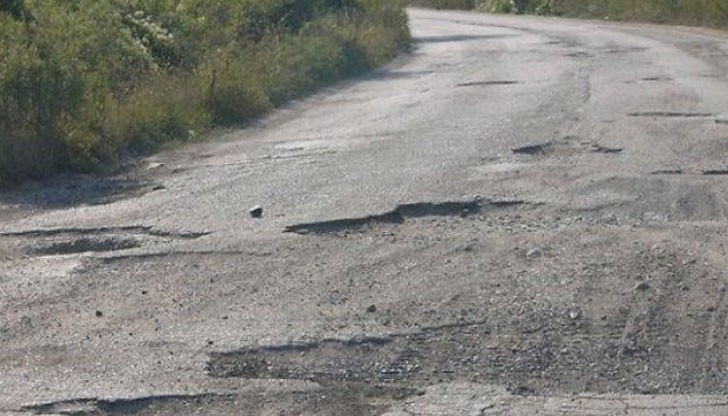Тротоарите не са ремонтирани повече от десетилетия наред Тротоарите не са ремонтирани повече от десетилетия наред