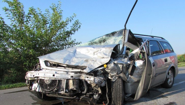 Две коли със силистренска регистрация са се ударили, при което единият шофьор е загинал
