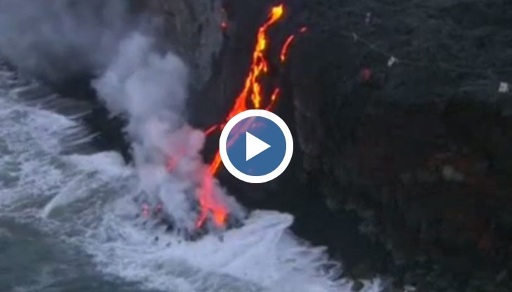 За първи път от 2013 година втечнената гореща маса успява да достигне брега и да се сблъска с океанската повърхност