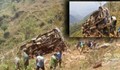 Автобус погреба 33 пътници, след като полетя в пропаст