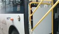 Бабаитът, потрошил автобус в Пловдив, твърди, че не той е извадил бухалката