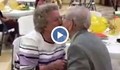 92-годишен мъж просълзи света със серенада за съпругата си
