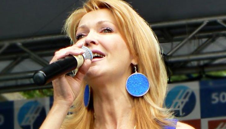 Певицата уж била поканена да участва в риалити формата Певицата уж била поканена да участва в риалити формата