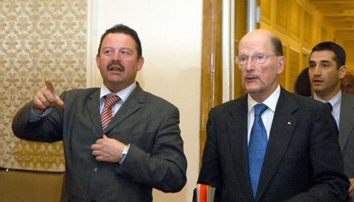 Цонев бе говорител в първия кабинет на НДСВ Цонев бе говорител в първия кабинет на НДСВ