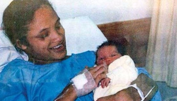 В ЮАР осъдиха на 10 години затвор жена, която отвлякла бебе преди цели 10 години