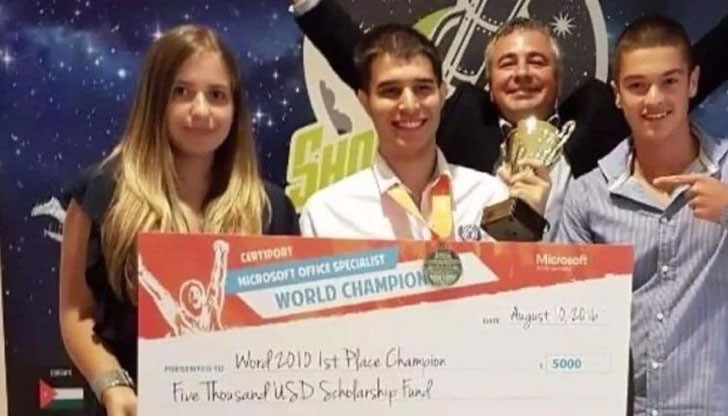 Младият българин се занимава с компютри едва от няколко години и дори няма намерения да се занимава професионално с това Младият българин се занимава с компютри едва от няколко години и дори няма намерения да се занимава професионално с това