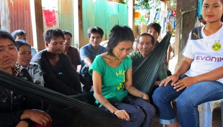 Тя се прочу в цял свят, когато излезе, мръсна и гола от гъсталака в отдалечената камбоджанска провинция Тя се прочу в цял свят, когато излезе, мръсна и гола от гъсталака в отдалечената камбоджанска провинция