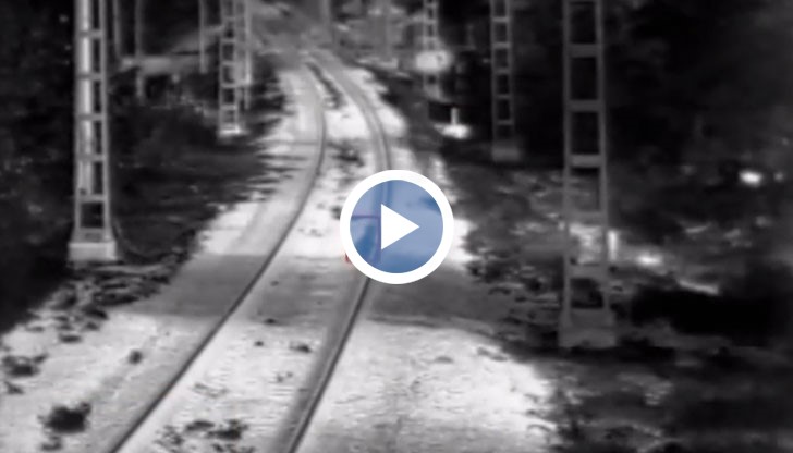 Не ясно какво е правило детето там, нито защо е било оставено без надзор